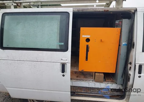 1998 Chevrolet Astro z USA, uszkodzony, nr VIN 1GCDM19W7WB162837